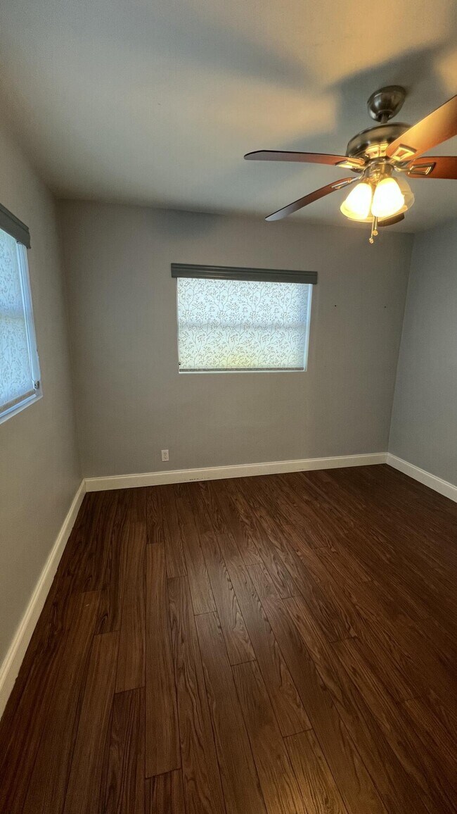 Building Photo - 920 9th St