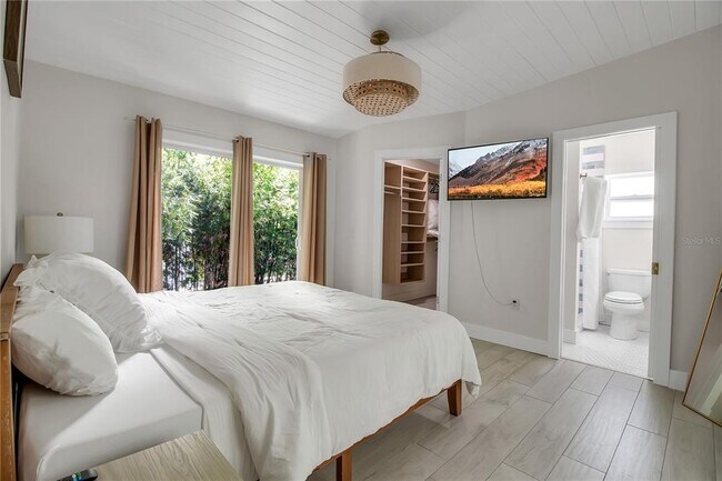 Building Photo - 6979 Longboat Dr S