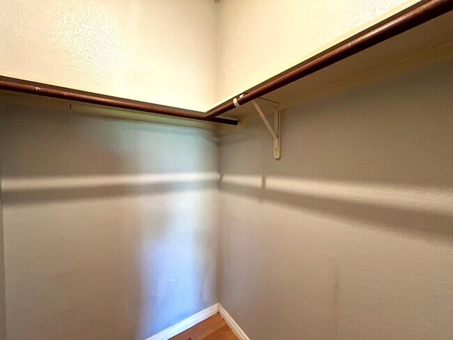 Building Photo - 1707 Chestnut Ave