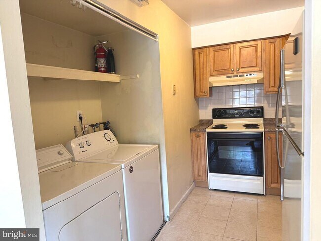 Building Photo - 2031 Jason Dr