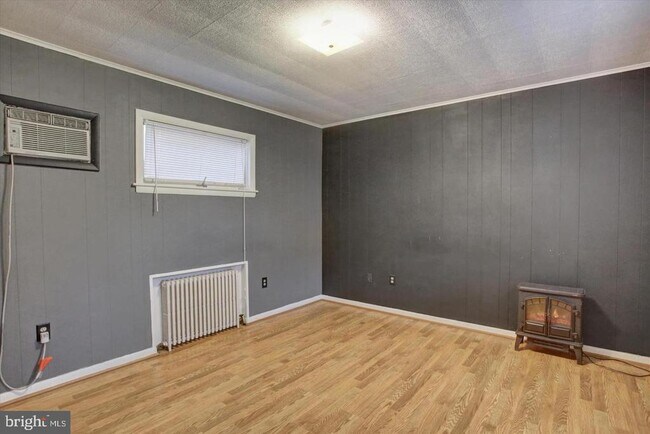 Building Photo - 230 W 2nd St