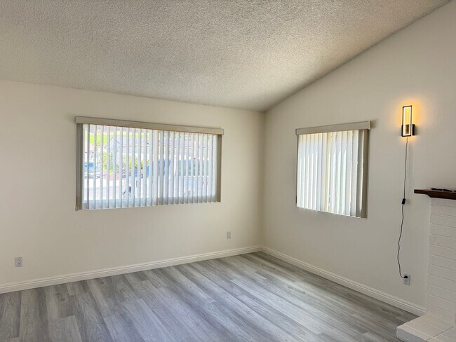 Building Photo - 7254 Pomelo Dr