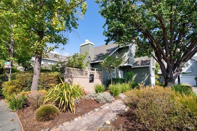 Building Photo - 23 Baypoint Dr