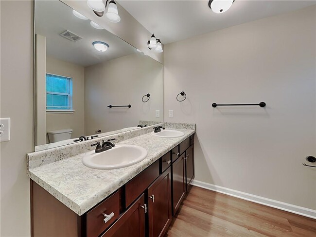 Building Photo - 513 Kirkland Dr