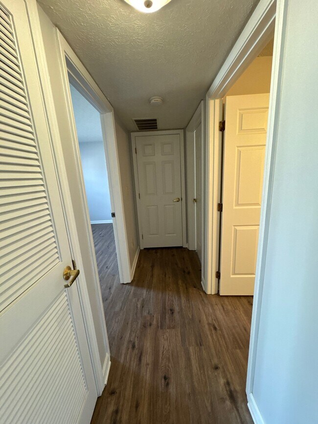 Building Photo - 4101 Blue Lick Ct