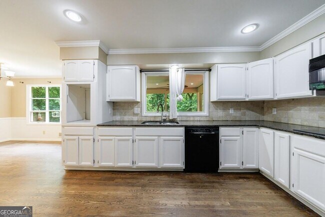 Building Photo - 10565 Shallowford Rd