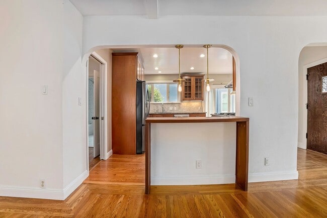 Building Photo - 919 Del Mar Ave