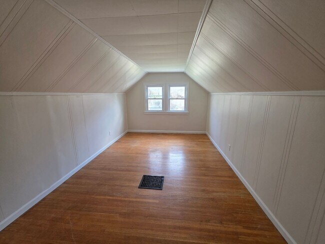 Building Photo - Cute 3 Bedroom Single Family Available Soon Greece Schools