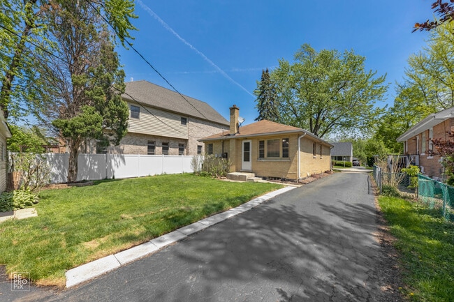 Building Photo - 874 Fairfield Ave