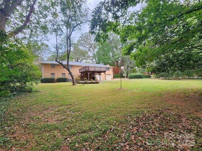 Building Photo - 7604 Shady Ln