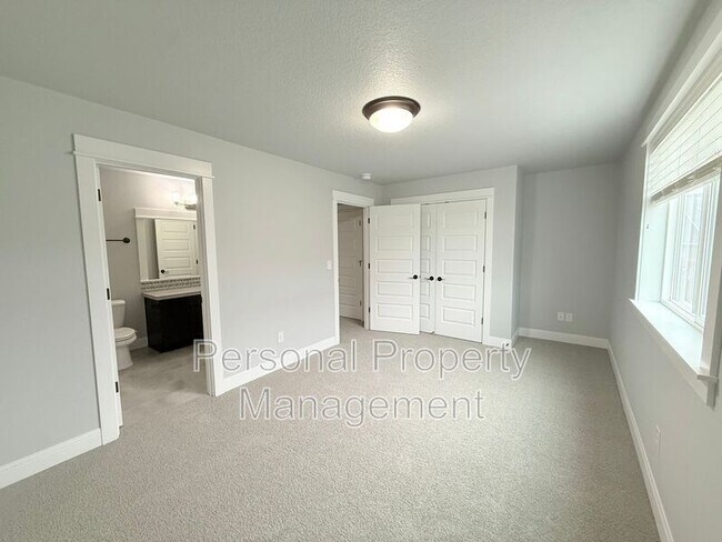 Building Photo - 5604 NE 133rd St