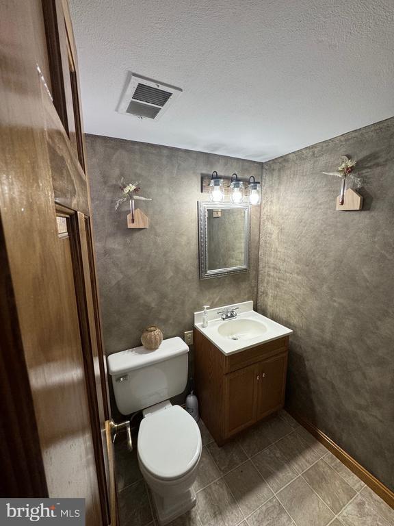 Building Photo - 172 Chapel Dr