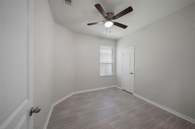 Building Photo - 2719 Skyview Long Dr