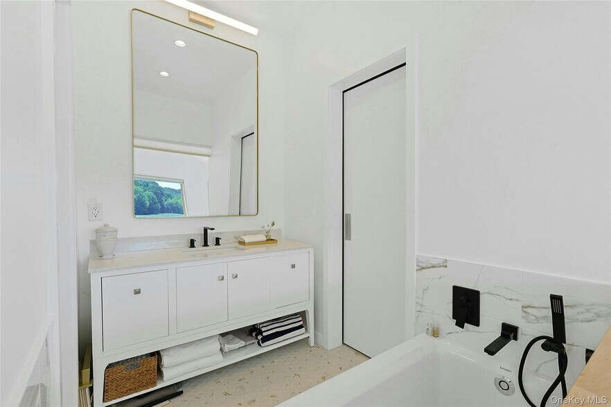 Building Photo - 93 Paradise Ave