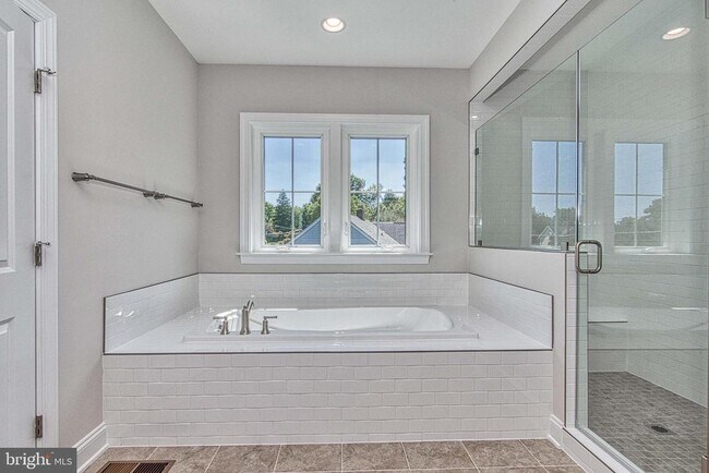 Building Photo - 3100 Greenway Blvd