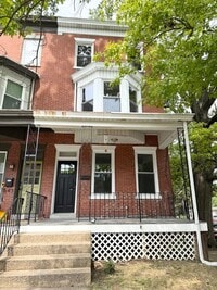 Building Photo - 5 Bedroom Semi-Detached Spacious Home