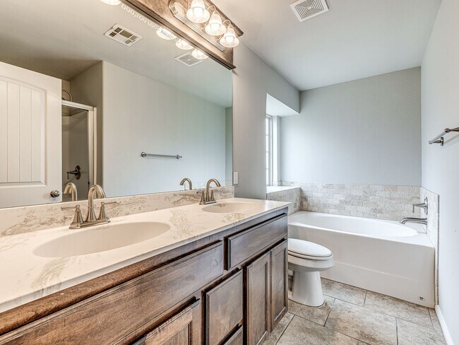 Building Photo - Updated Home + Montague Neighborhood + 3 b...