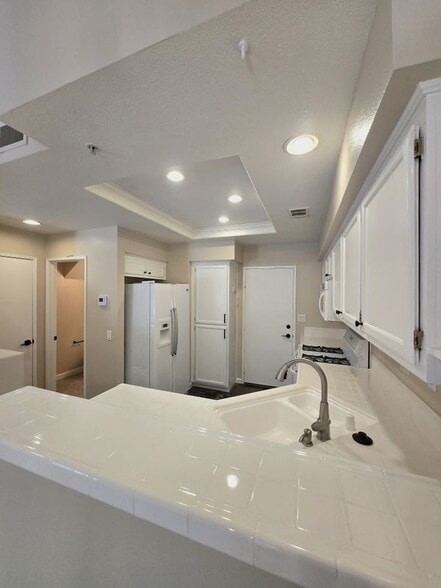 Building Photo - 109 Breakers Ln