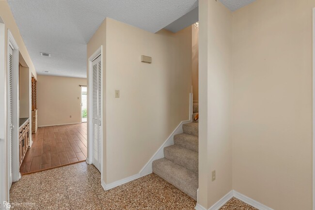 Building Photo - Beautiful Townhouse in South Shreveport