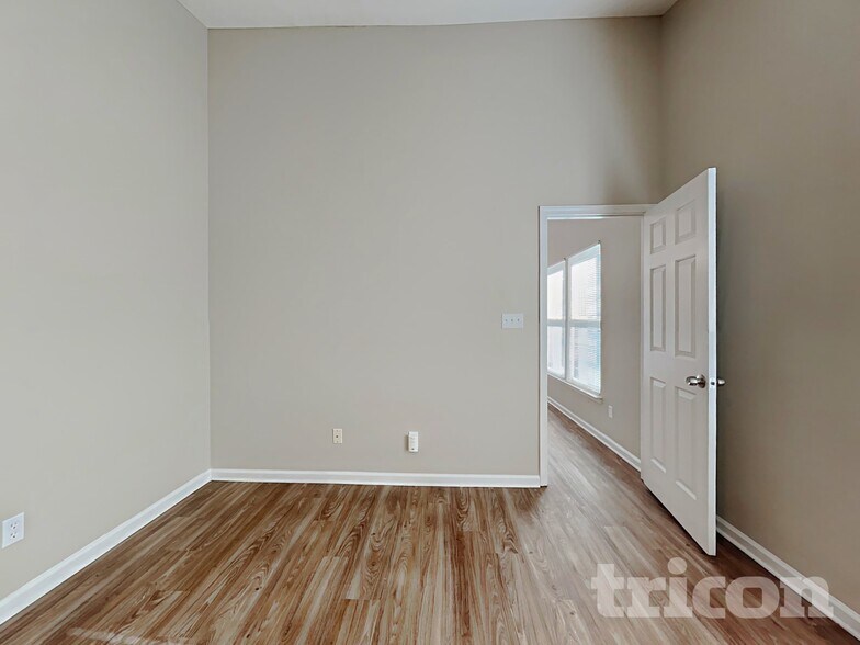 Building Photo - 143 Markham Dr