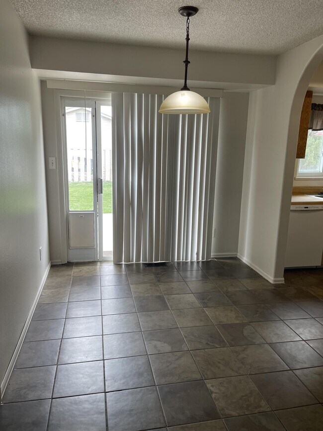 Building Photo - 488 Anjou Dr