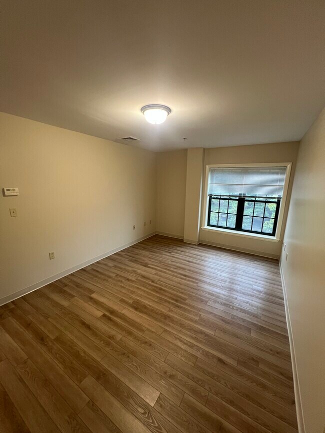 Building Photo - 10 Florence St