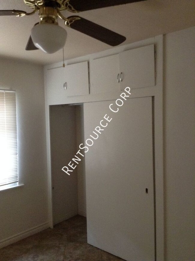 Building Photo - 2 Bedroom Condo For Rent in Barstow