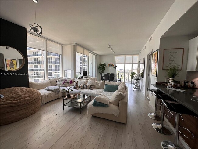 Building Photo - 601 NE 27th St