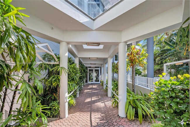 Building Photo - 1621 Bay Rd