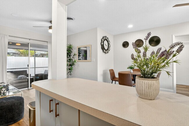 Building Photo - 1761 NE 55th St