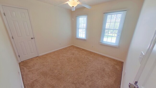 Building Photo - 6741 Foxberry Rd