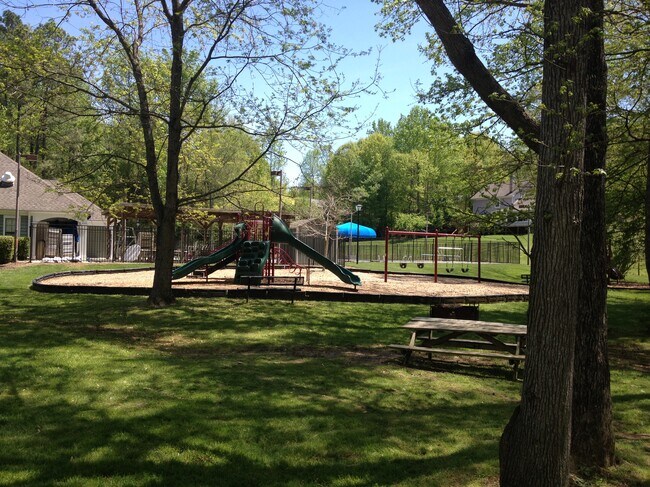 Building Photo - 3811 Armitage Dr