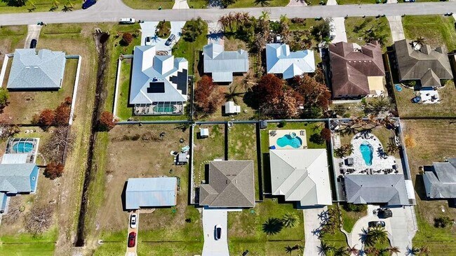 Building Photo - 2507 SE Charleston Dr