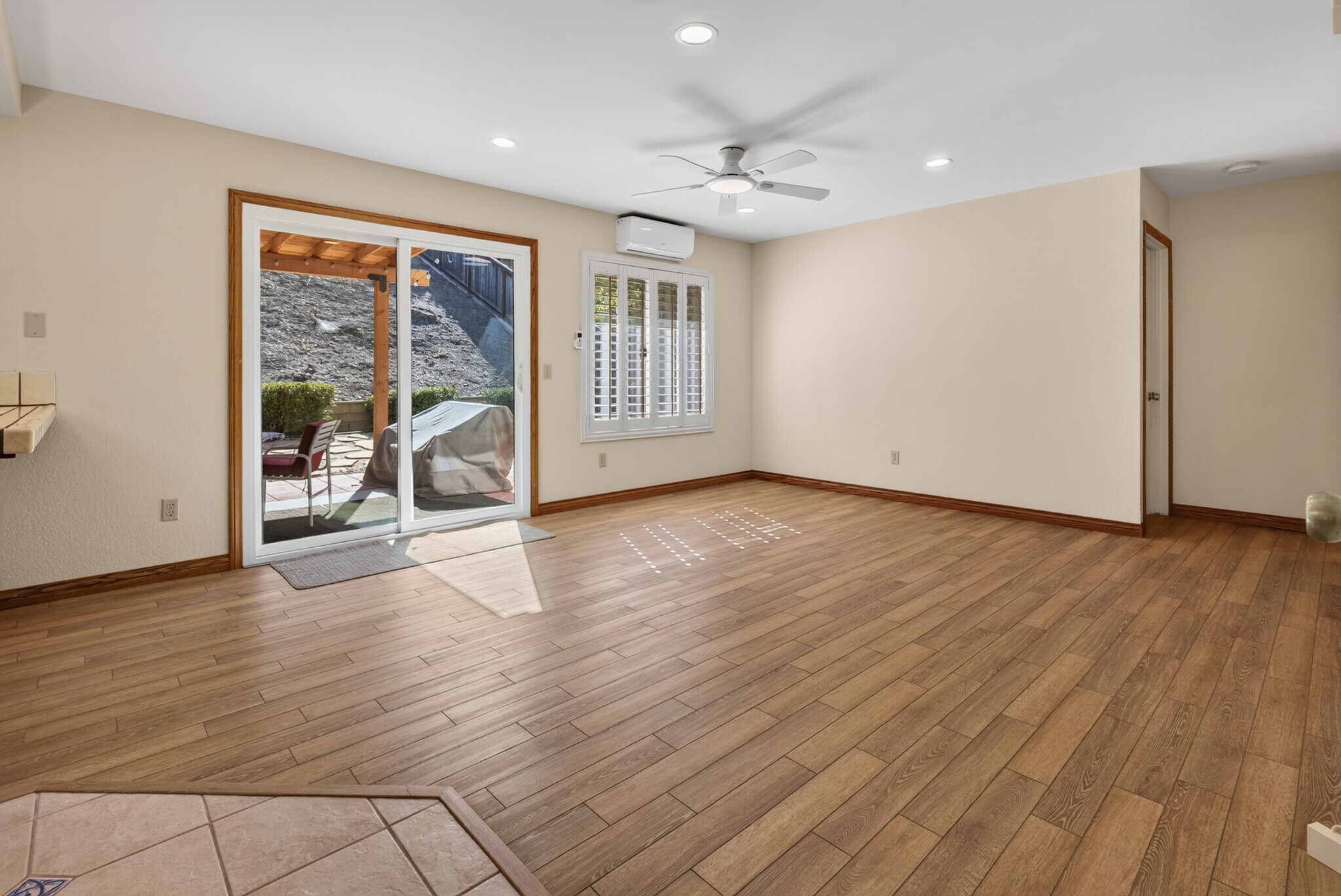 Building Photo - 13962 Barrymore St