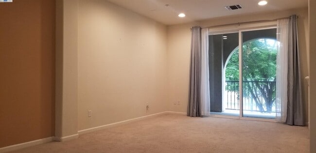 Building Photo - 3240 Maguire Way