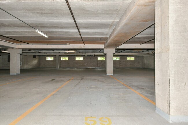 Building Photo - 1515 N Van Buren St