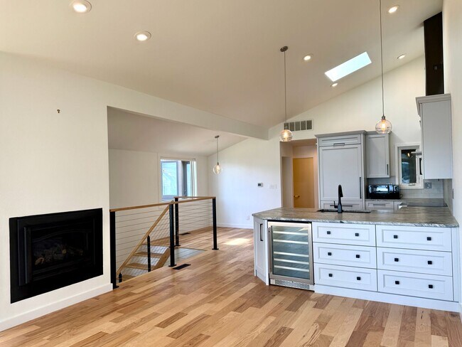 Building Photo - Stunning completely remodeled waterfront P...