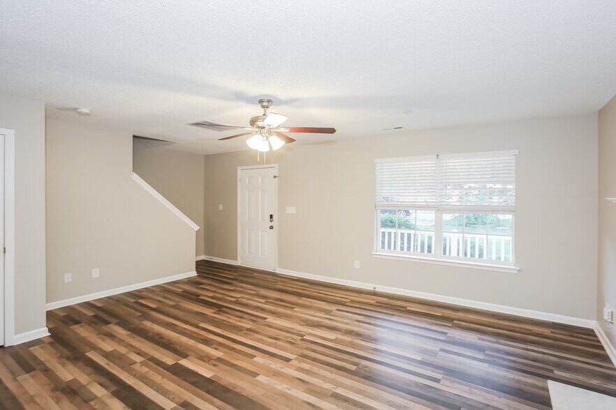 Building Photo - 11240 Northwoods Forest Dr