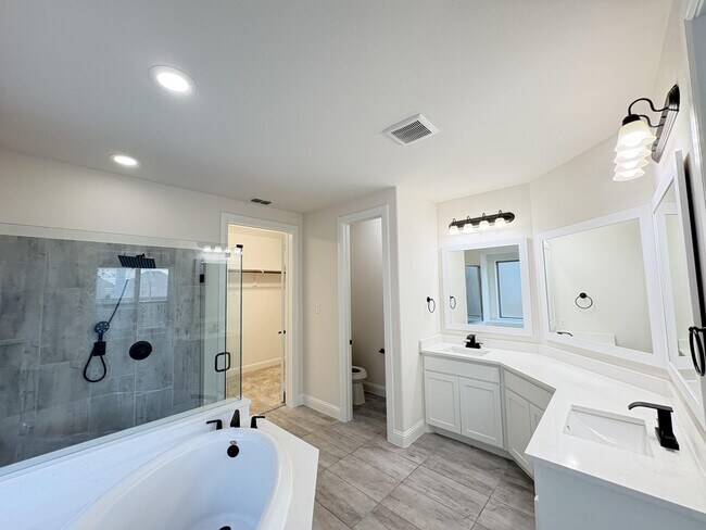Building Photo - 7952 Ashwood Ln