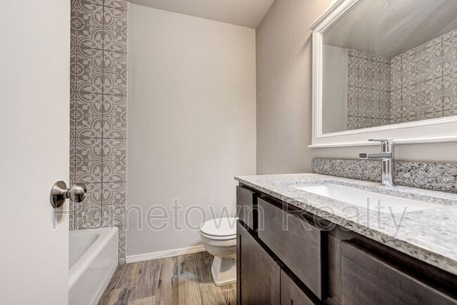 Building Photo - 606 Oak Creek Dr