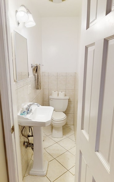 Building Photo - 83 Windsor St