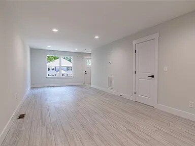 Building Photo - 120 Brookmeade Dr