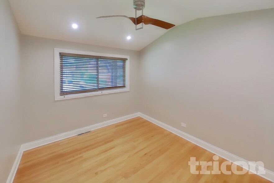 Building Photo - 1421 Redwood Dr