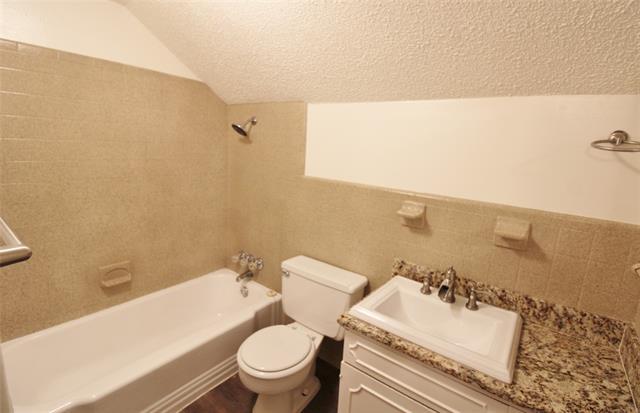 Building Photo - 900 Valley Ridge Dr