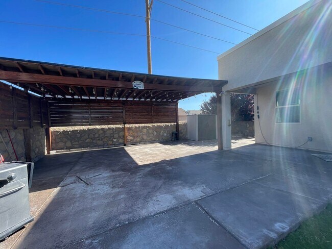 Building Photo - Charming and Stylish Home in Horizon City