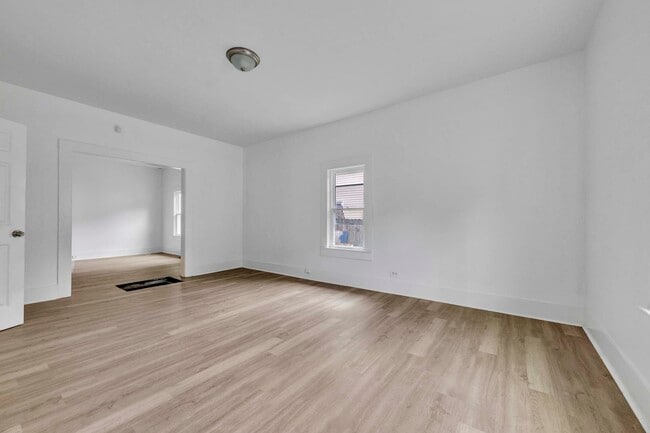 Building Photo - 848 42nd Pl N