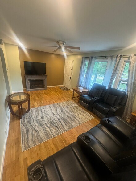 Building Photo - 10436 Gast Rd