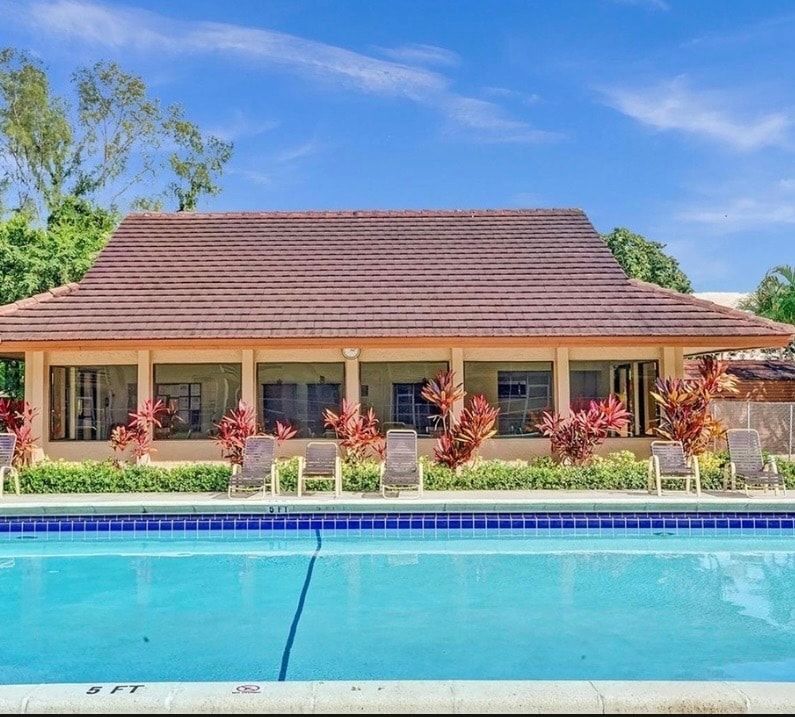 Building Photo - 1931 Sabal Palm Dr