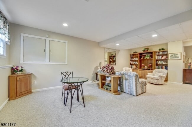 Building Photo - 2 Bedford Dr