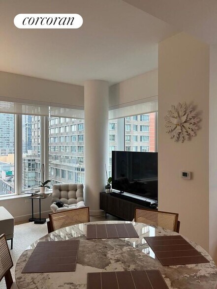 Building Photo - 550 Tenth Avenue 714